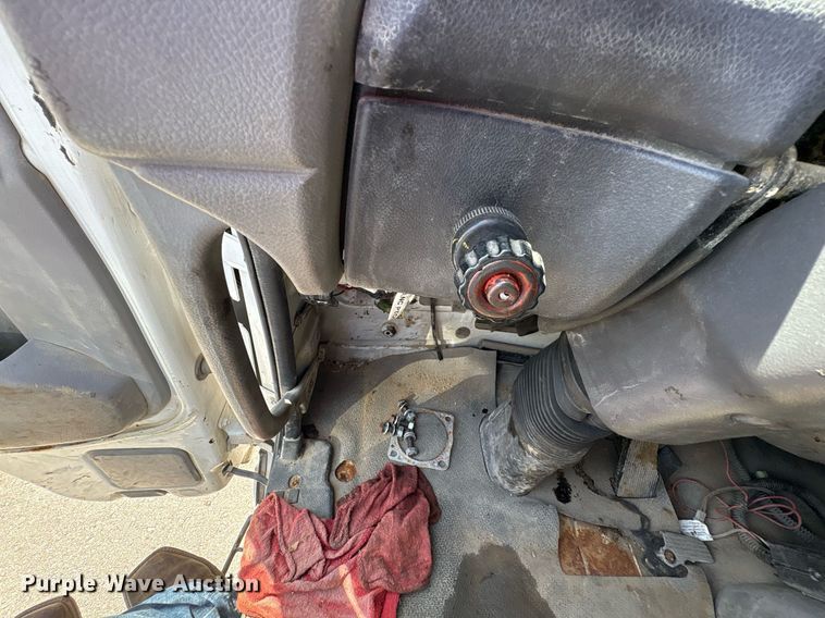 image for item EG8573 2012 Nissan UD3300 pothole patcher truck