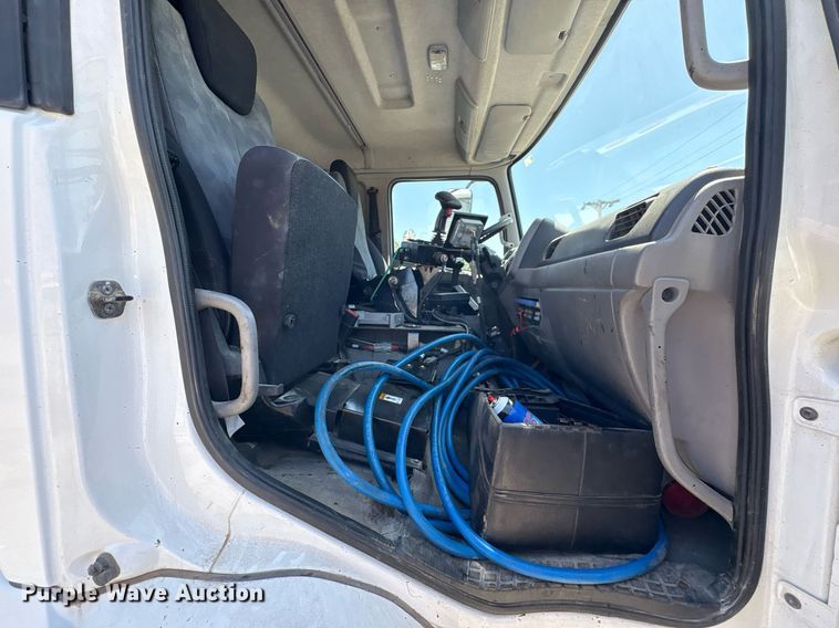 image for item EG8573 2012 Nissan UD3300 pothole patcher truck