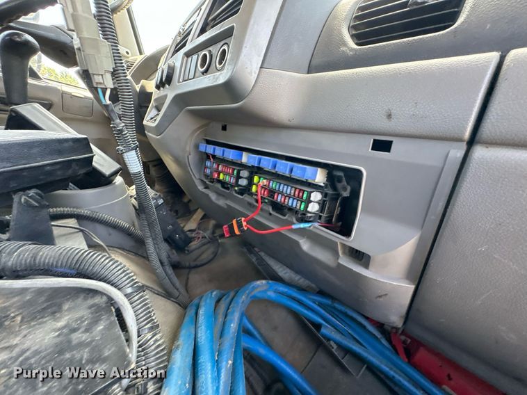 image for item EG8573 2012 Nissan UD3300 pothole patcher truck