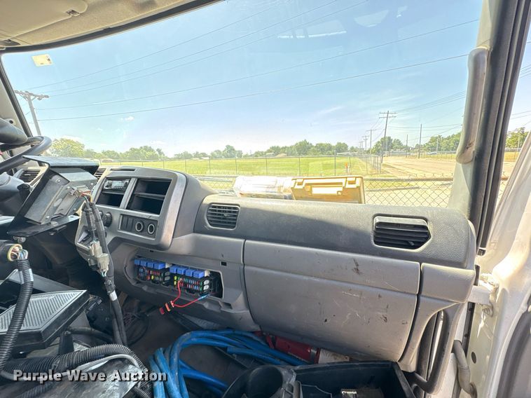 image for item EG8573 2012 Nissan UD3300 pothole patcher truck