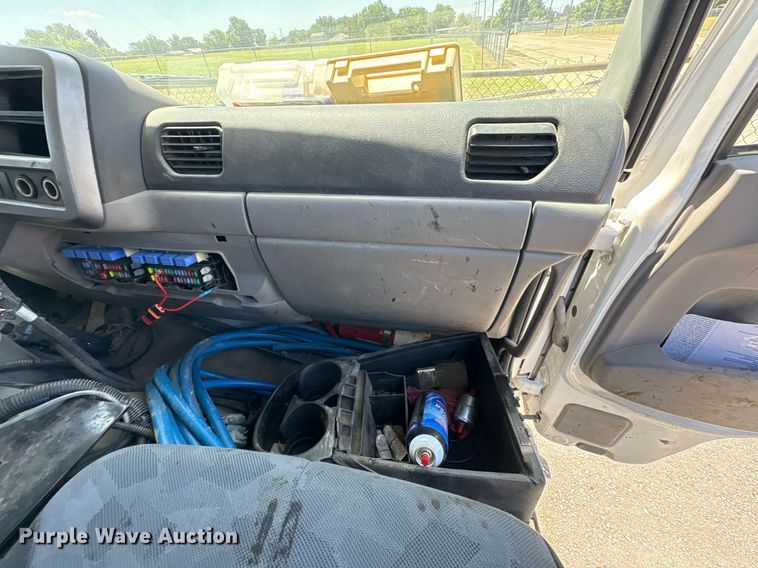 image for item EG8573 2012 Nissan UD3300 pothole patcher truck