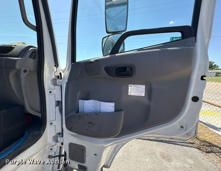 image for item EG8573 2012 Nissan UD3300 pothole patcher truck