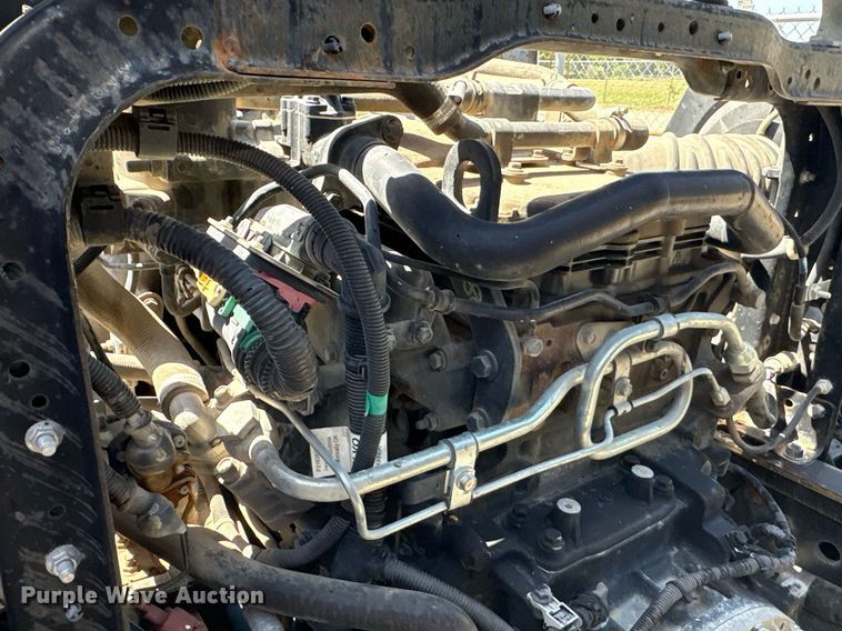 image for item EG8573 2012 Nissan UD3300 pothole patcher truck