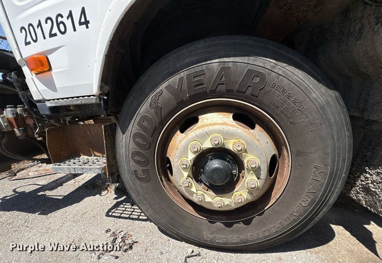 image for item EG8573 2012 Nissan UD3300 pothole patcher truck