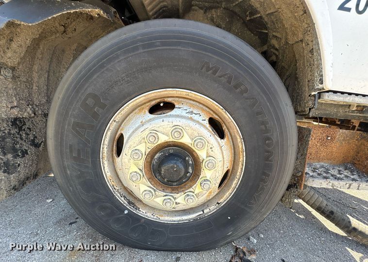 image for item EG8573 2012 Nissan UD3300 pothole patcher truck