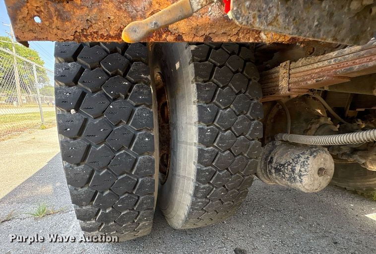 image for item EG8573 2012 Nissan UD3300 pothole patcher truck