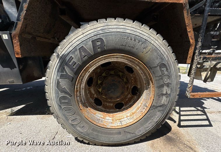 image for item EG8573 2012 Nissan UD3300 pothole patcher truck