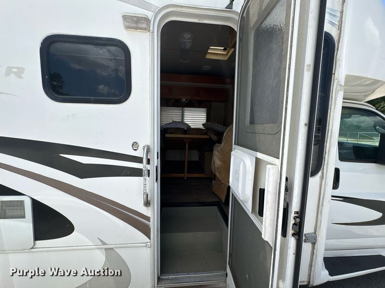 image for item EG8574 2007 Gulf Stream B Touring Cruiser RV