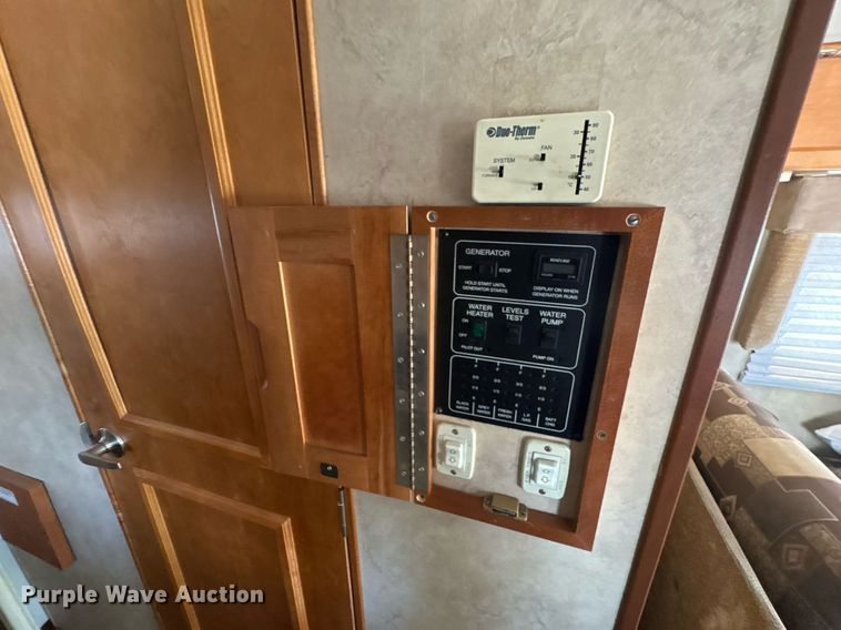 image for item EG8574 2007 Gulf Stream B Touring Cruiser RV