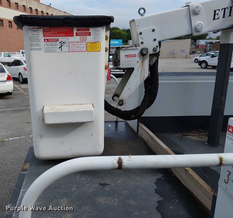 image for item EG8575 2008 Ford F550 Super Duty bucket truck