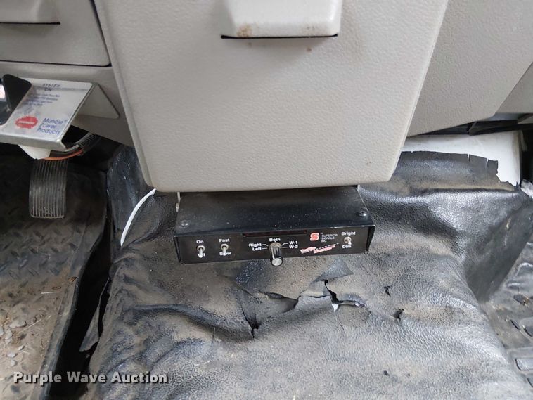 image for item EG8575 2008 Ford F550 Super Duty bucket truck