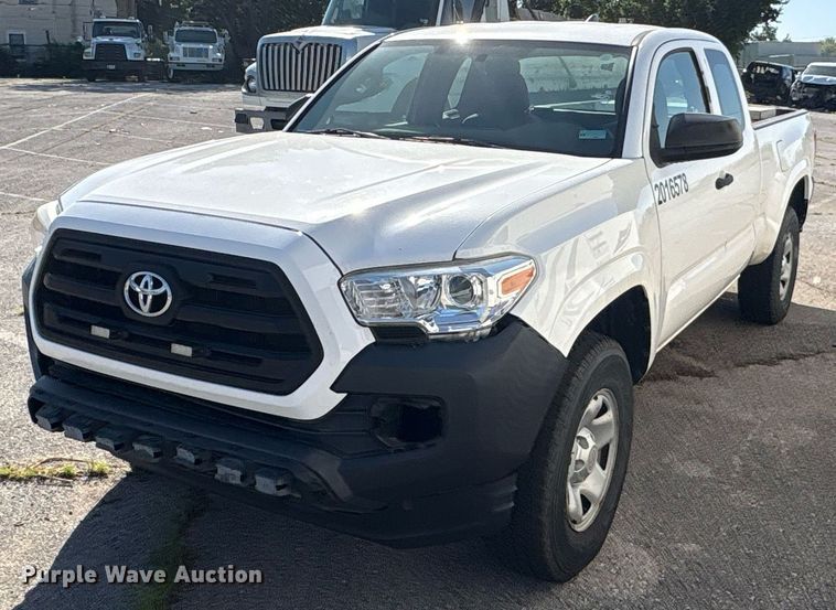 image for item EG8578 2016 Toyota Tacoma Access Cab pickup truck