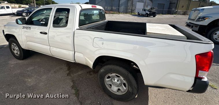 image for item EG8578 2016 Toyota Tacoma Access Cab pickup truck