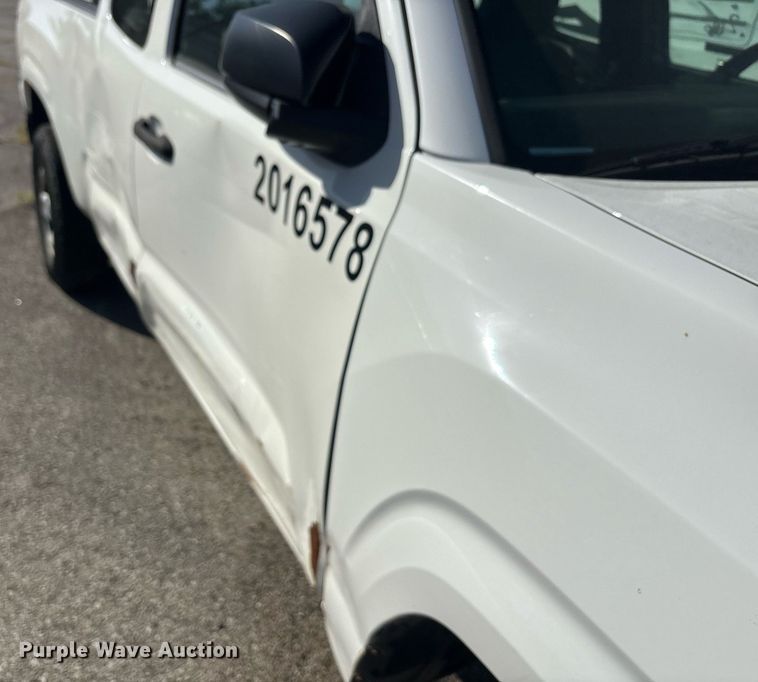 image for item EG8578 2016 Toyota Tacoma Access Cab pickup truck