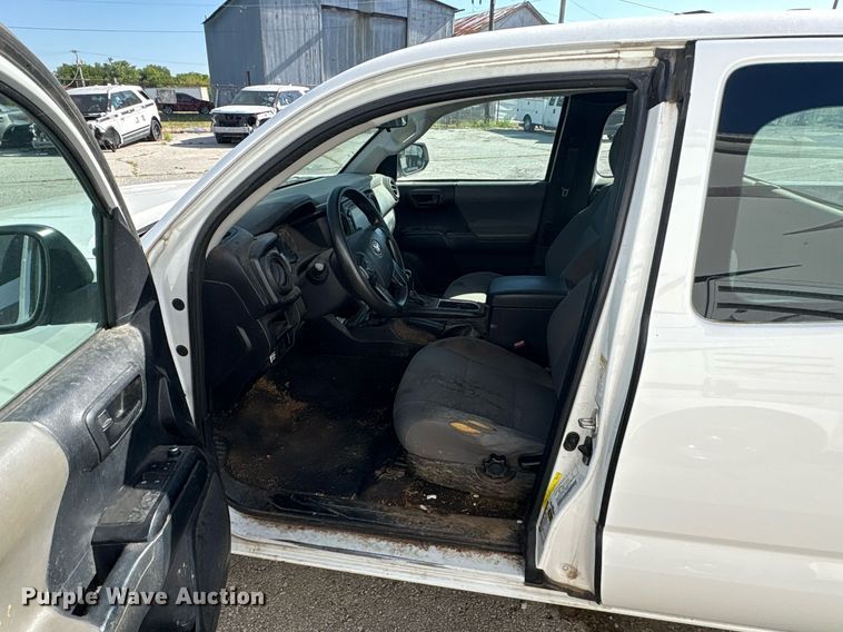 image for item EG8578 2016 Toyota Tacoma Access Cab pickup truck