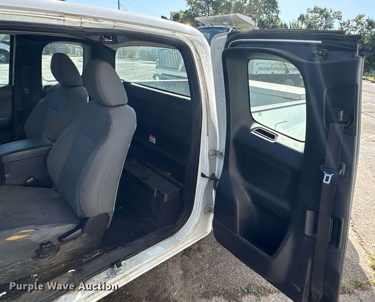 image for item EG8578 2016 Toyota Tacoma Access Cab pickup truck