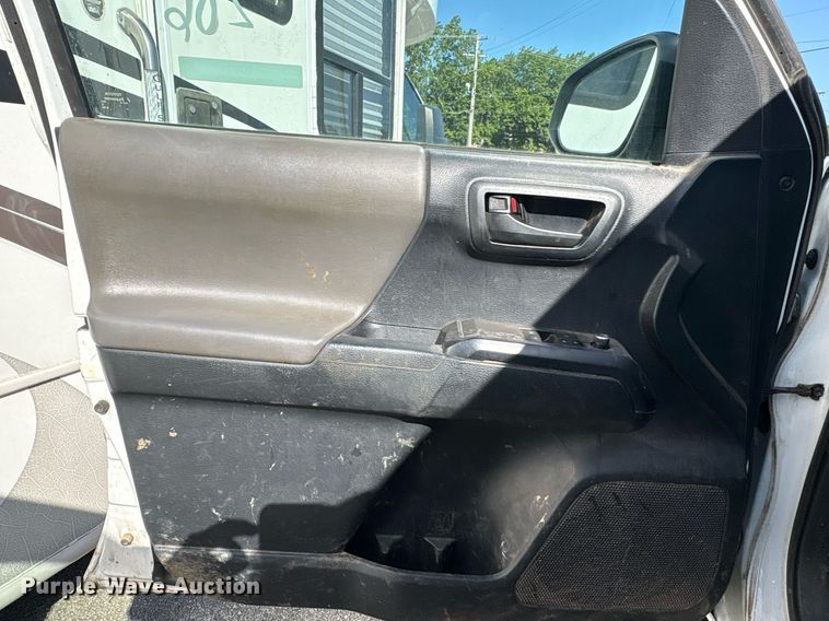 image for item EG8578 2016 Toyota Tacoma Access Cab pickup truck