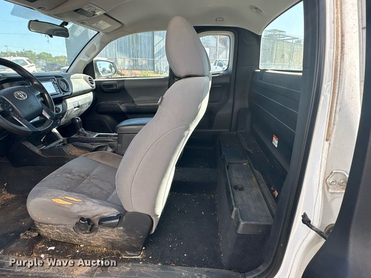 image for item EG8578 2016 Toyota Tacoma Access Cab pickup truck