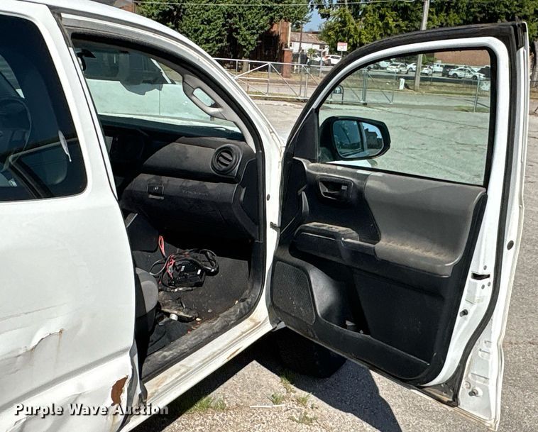 image for item EG8578 2016 Toyota Tacoma Access Cab pickup truck