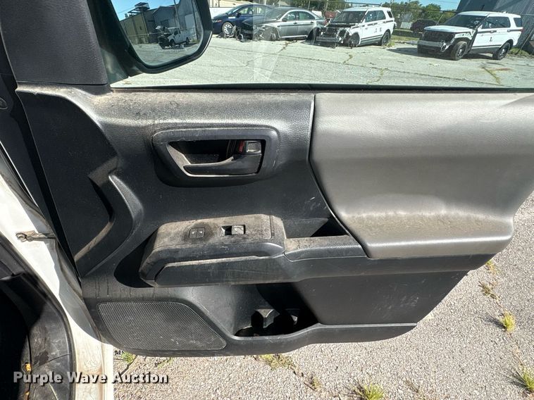 image for item EG8578 2016 Toyota Tacoma Access Cab pickup truck