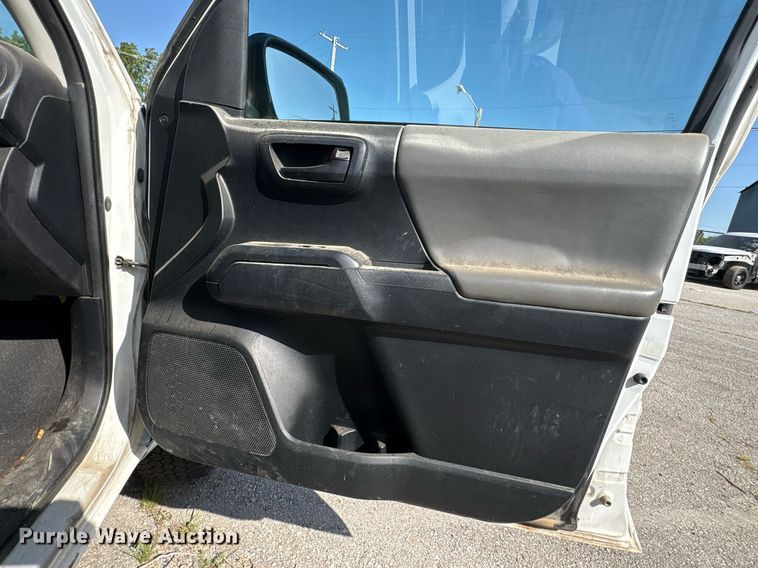 image for item EG8578 2016 Toyota Tacoma Access Cab pickup truck