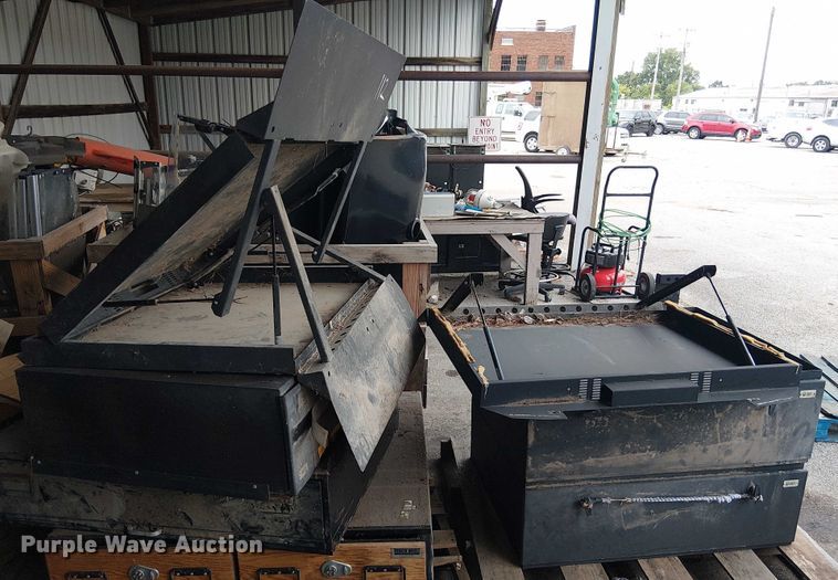 image for item EG8606 (5) truck vaults