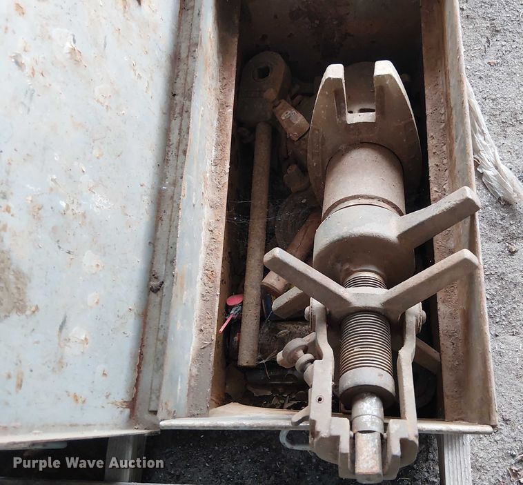 image for item EG8614 (4) Mueller tapping machines