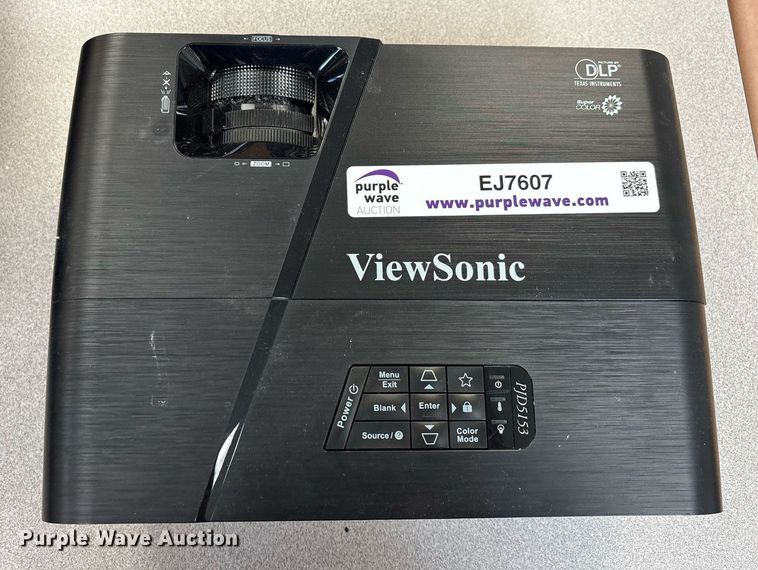 image for item EJ7607 Approximately 27 projectors