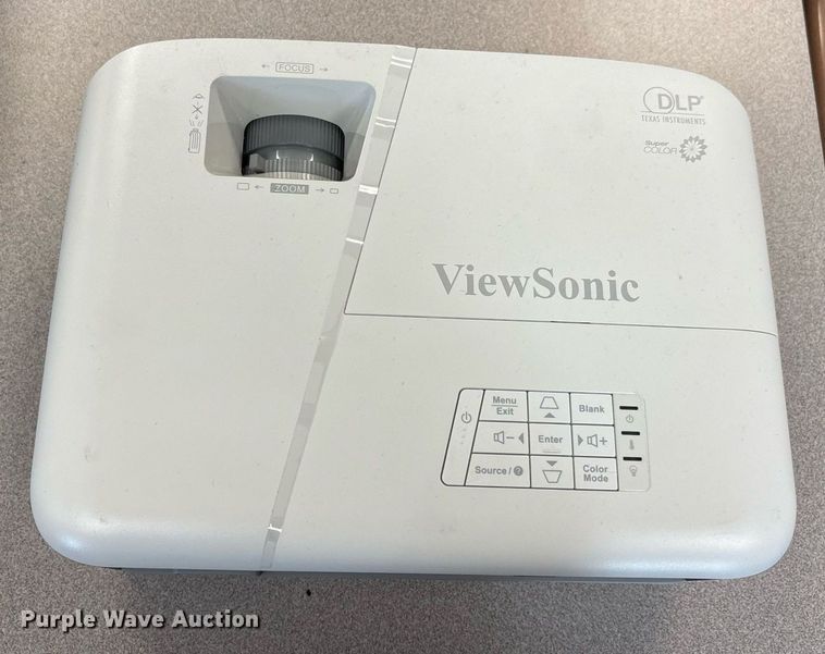 image for item EJ7607 Approximately 27 projectors