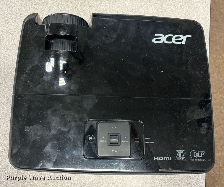 image for item EJ7607 Approximately 27 projectors