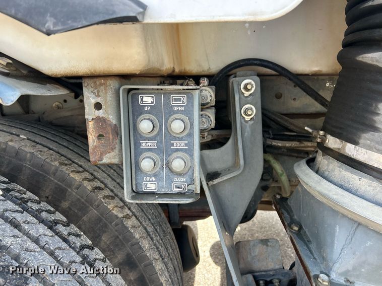 image for item EK2966 2015 Freightliner Business Class M2 street sweeper truck