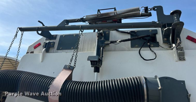 image for item EK2966 2015 Freightliner Business Class M2 street sweeper truck