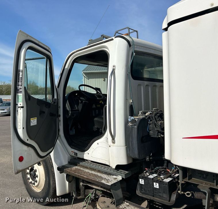 image for item EK2966 2015 Freightliner Business Class M2 street sweeper truck