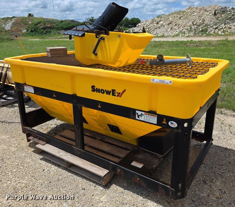 image for item EK5387 SnowEx 8500 spreader