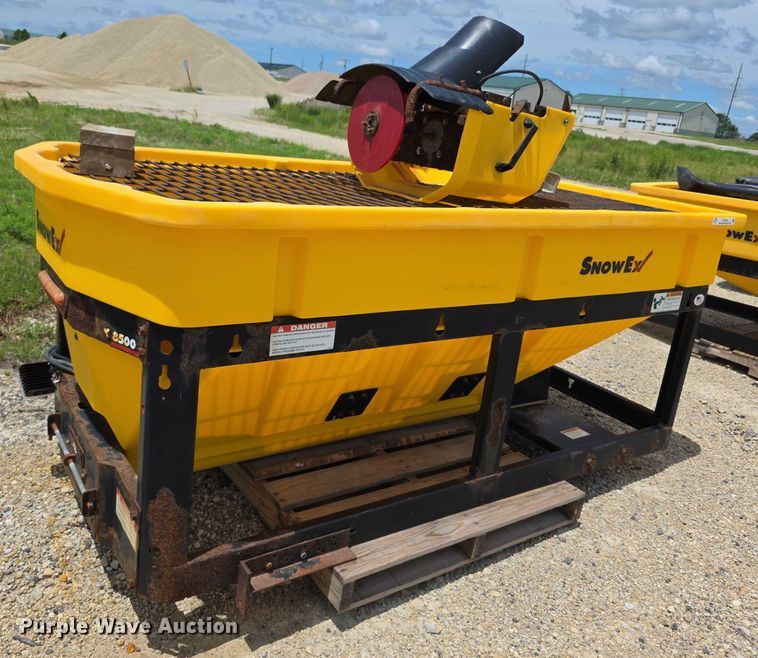 image for item EK5387 SnowEx 8500 spreader