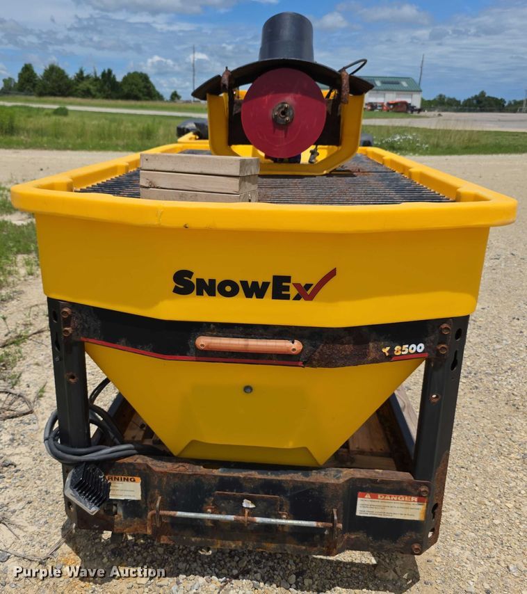 image for item EK5387 SnowEx 8500 spreader