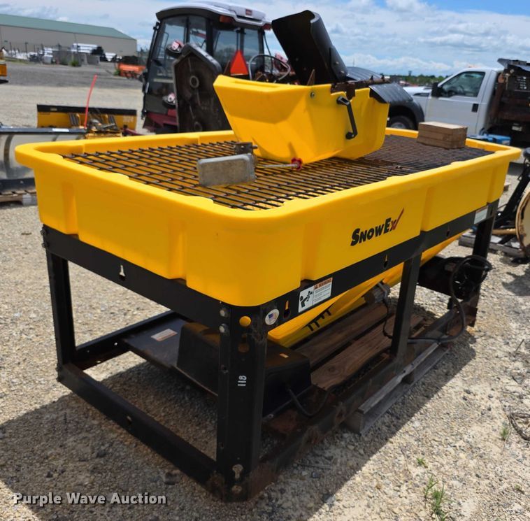 image for item EK5387 SnowEx 8500 spreader