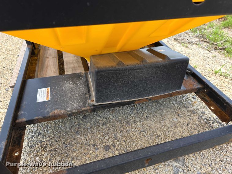 image for item EK5387 SnowEx 8500 spreader