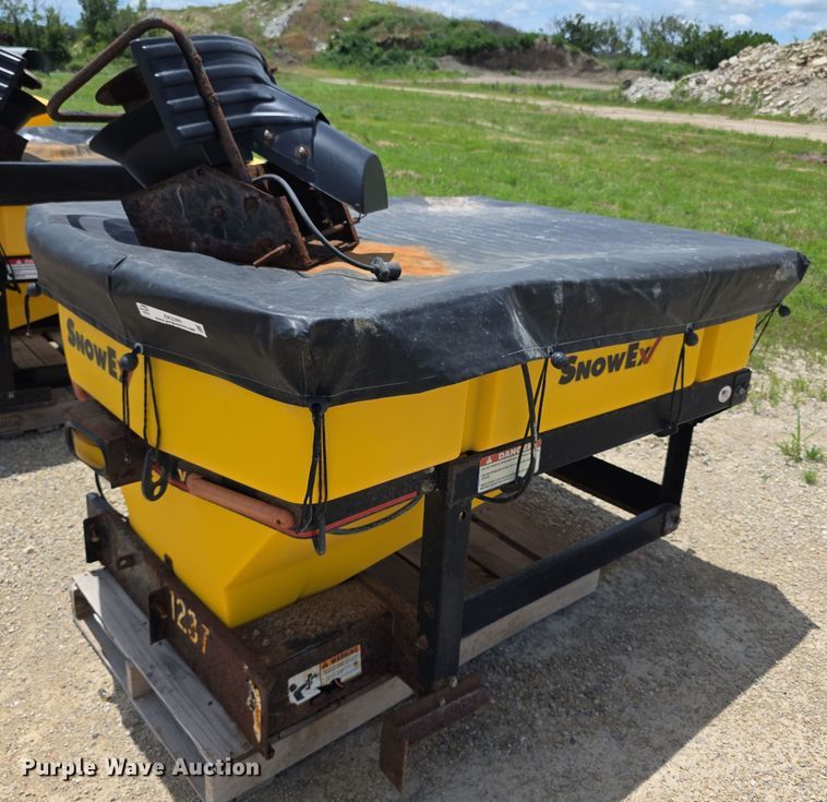 image for item EK5389 SnowEx  Vee Pro 600  spreader