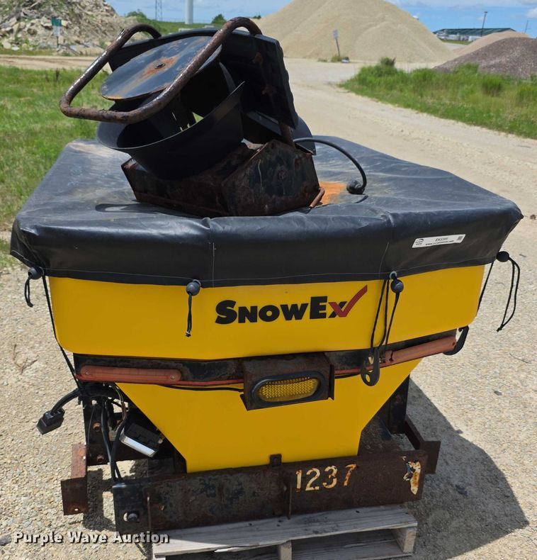 image for item EK5389 SnowEx  Vee Pro 600  spreader