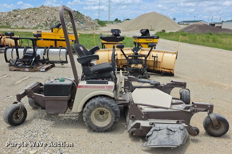 image for item EK5393 2017 Grasshopper 725D ZTR lawn mower