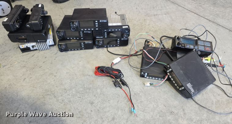 image for item EK5424 (9) UHF radios