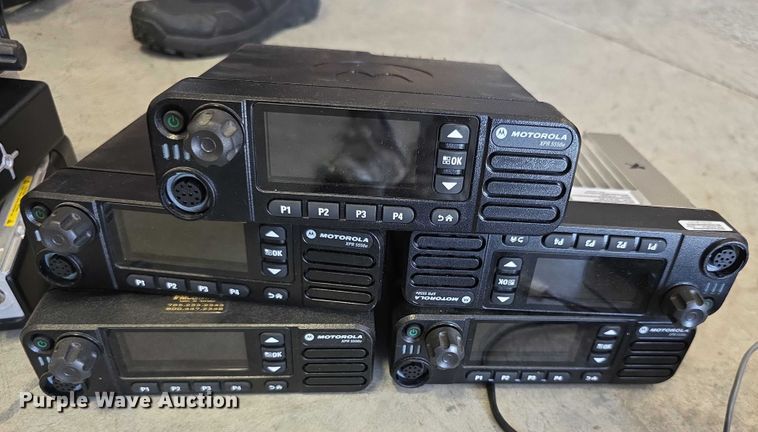 image for item EK5424 (9) UHF radios