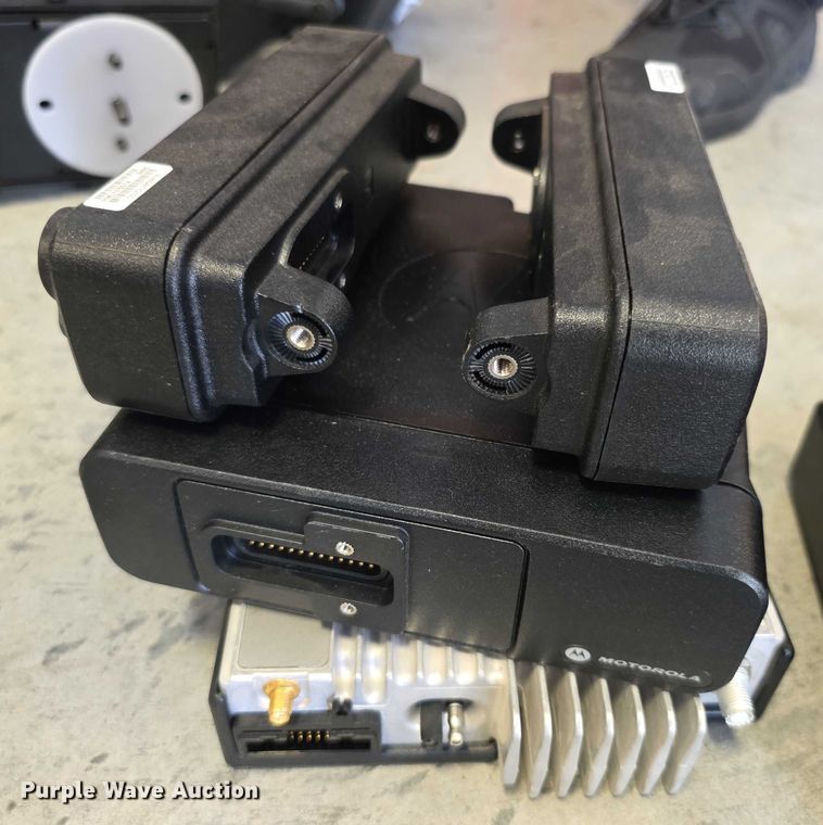 image for item EK5424 (9) UHF radios