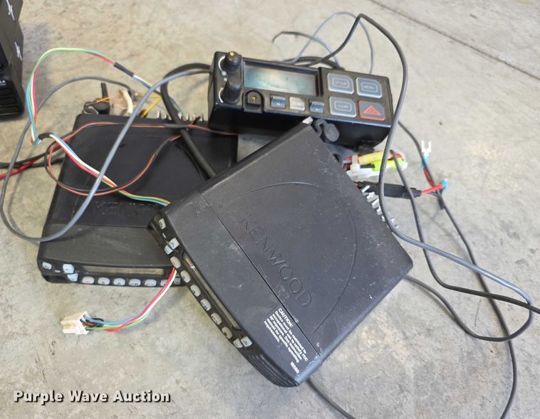 image for item EK5424 (9) UHF radios