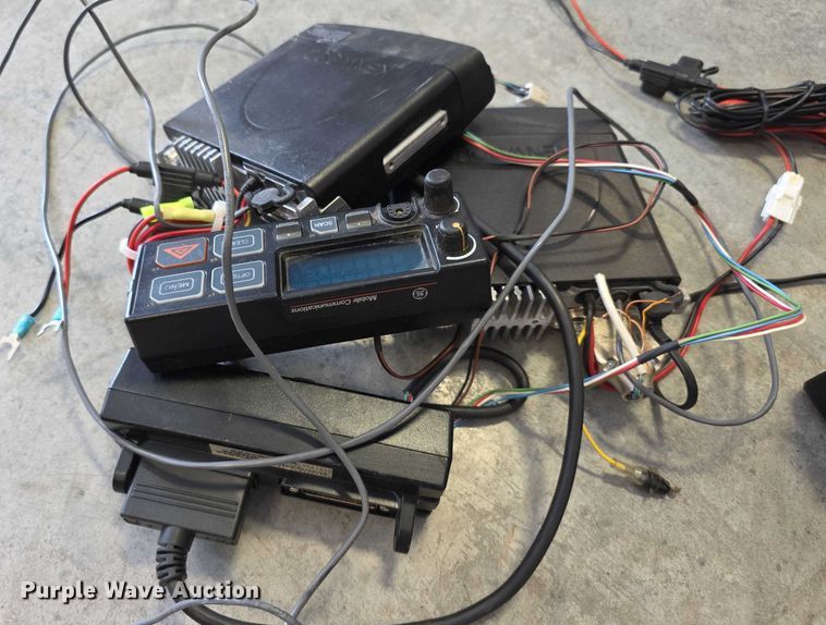 image for item EK5424 (9) UHF radios