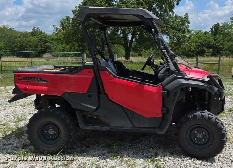 image for item EK5466 2016 honda Pioneer 1000 utility vehicle