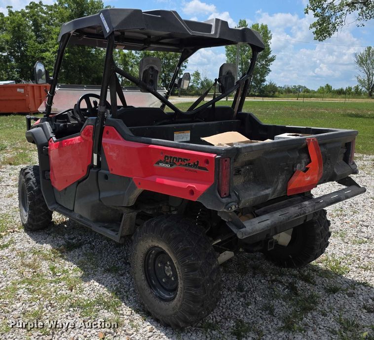 image for item EK5466 2016 honda Pioneer 1000 utility vehicle