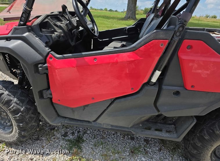 image for item EK5466 2016 honda Pioneer 1000 utility vehicle