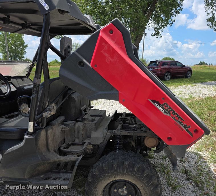 image for item EK5466 2016 honda Pioneer 1000 utility vehicle